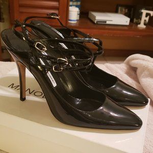 Manolo Blahnik Black parent leather pumps